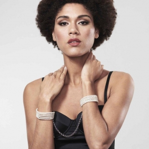 Plaisir Nacré · Pearl Handcuffs Main Image